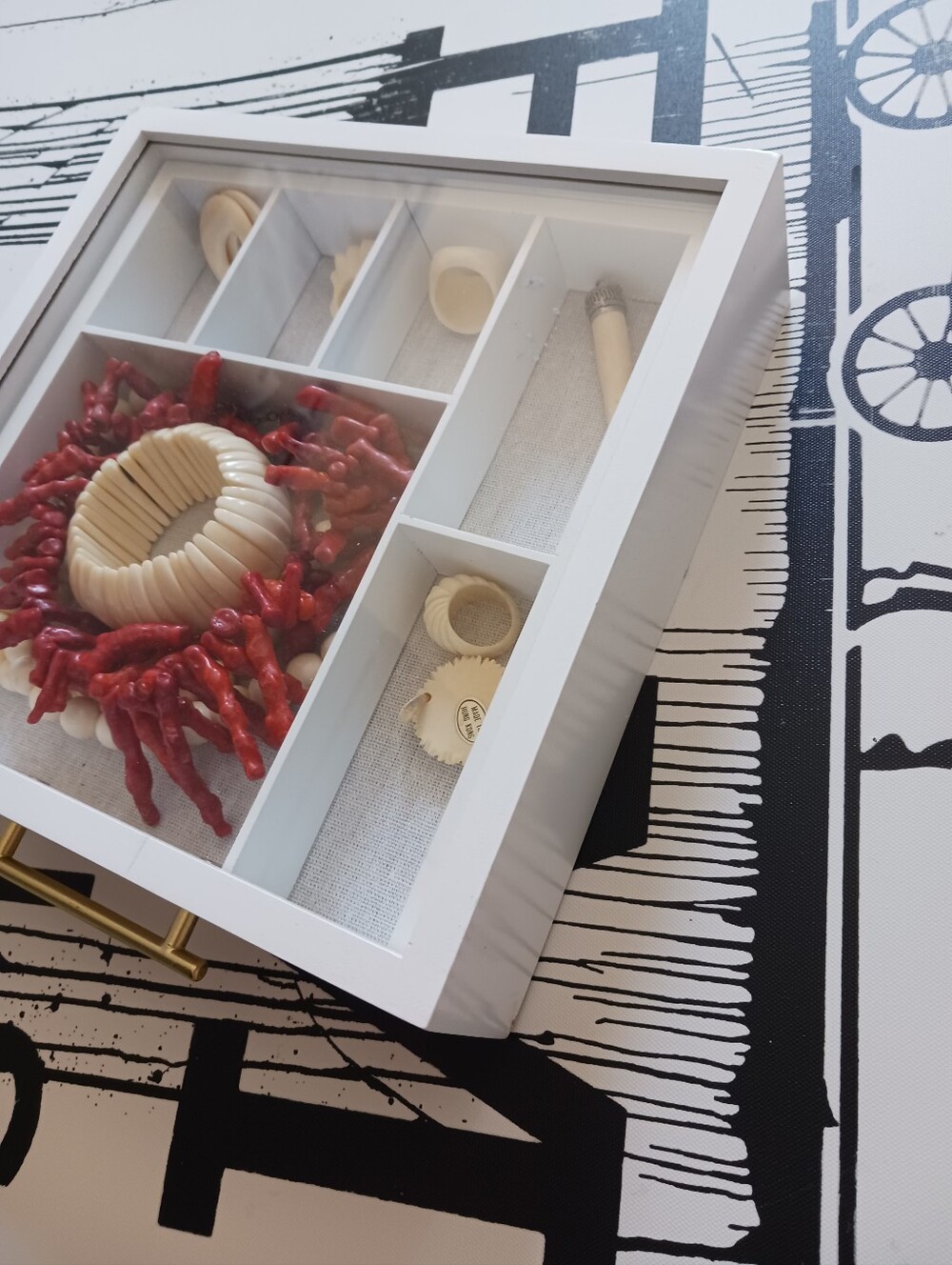 Wooden White Drawer  Jewlery Case With Bone Jewlery - Picture 16 of 16